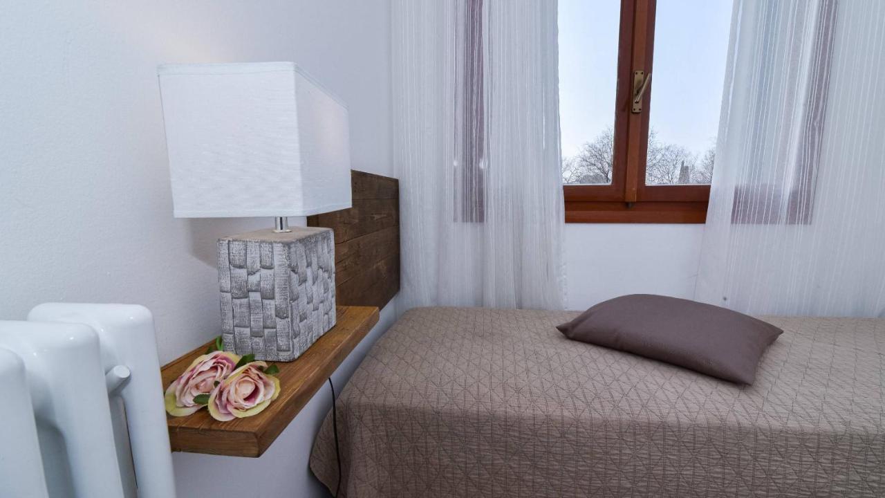 Casa Christina Rentals-24 Apartment Peschiera del Garda