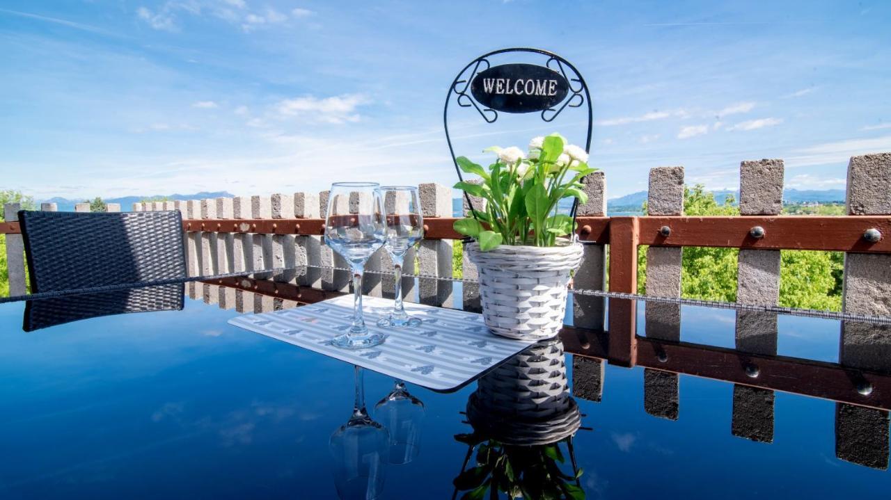 Casa Christina Rentals-24 Apartment Peschiera del Garda
